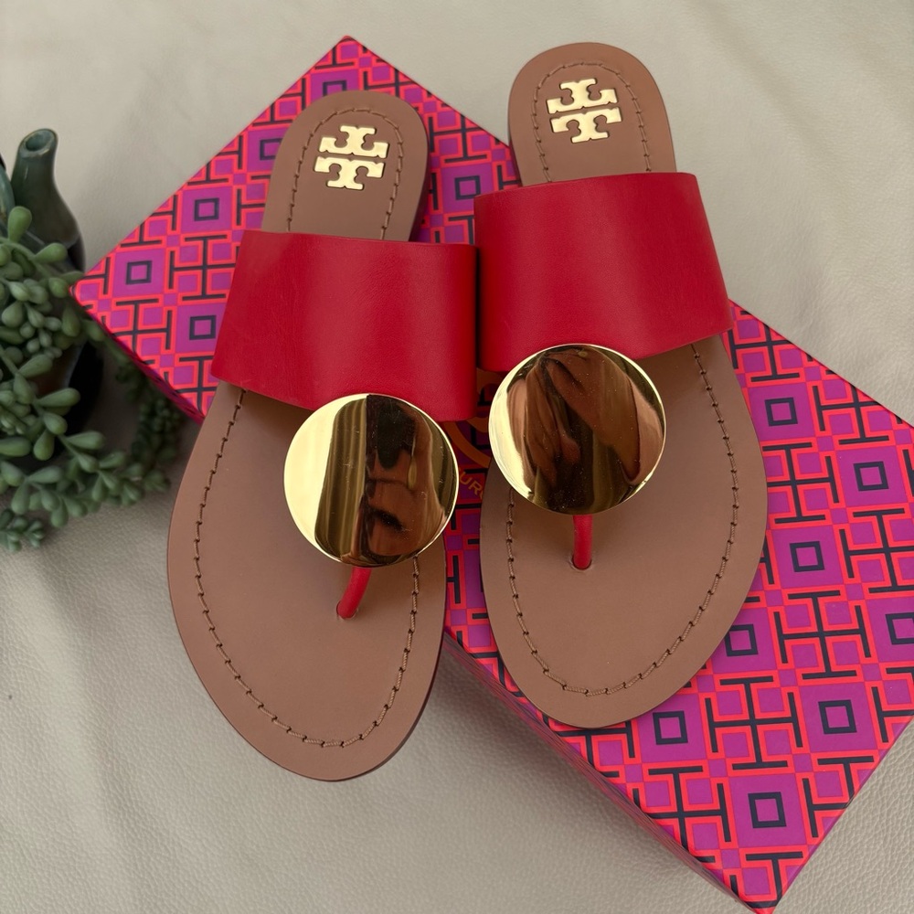 TORY BURCH RED THONG PATOS SANDALS GOLD DISC ACCENT NIB 6